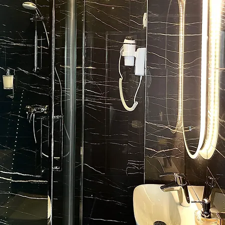 The Originals Boutique, Le Marignan,le Havre Centre Gare 3*