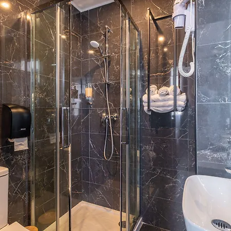 The Originals Boutique, Le Marignan,le Havre Centre Gare Hotel