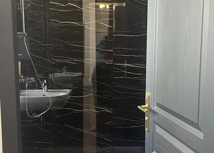 Hotel The Originals Boutique, Le Marignan,le Havre Centre Gare 3*