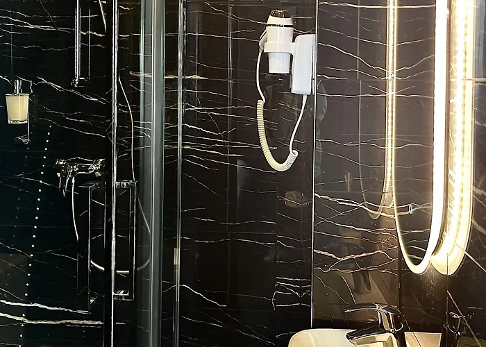 The Originals Boutique, Le Marignan,le Havre Centre Gare 3*