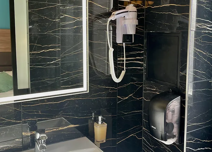 The Originals Boutique, Le Marignan,le Havre Centre Gare 3*